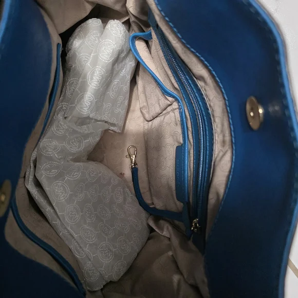 Michael Kors Vibrant Blue Shoulder Bag with Gold Details - Picture 7 of 7